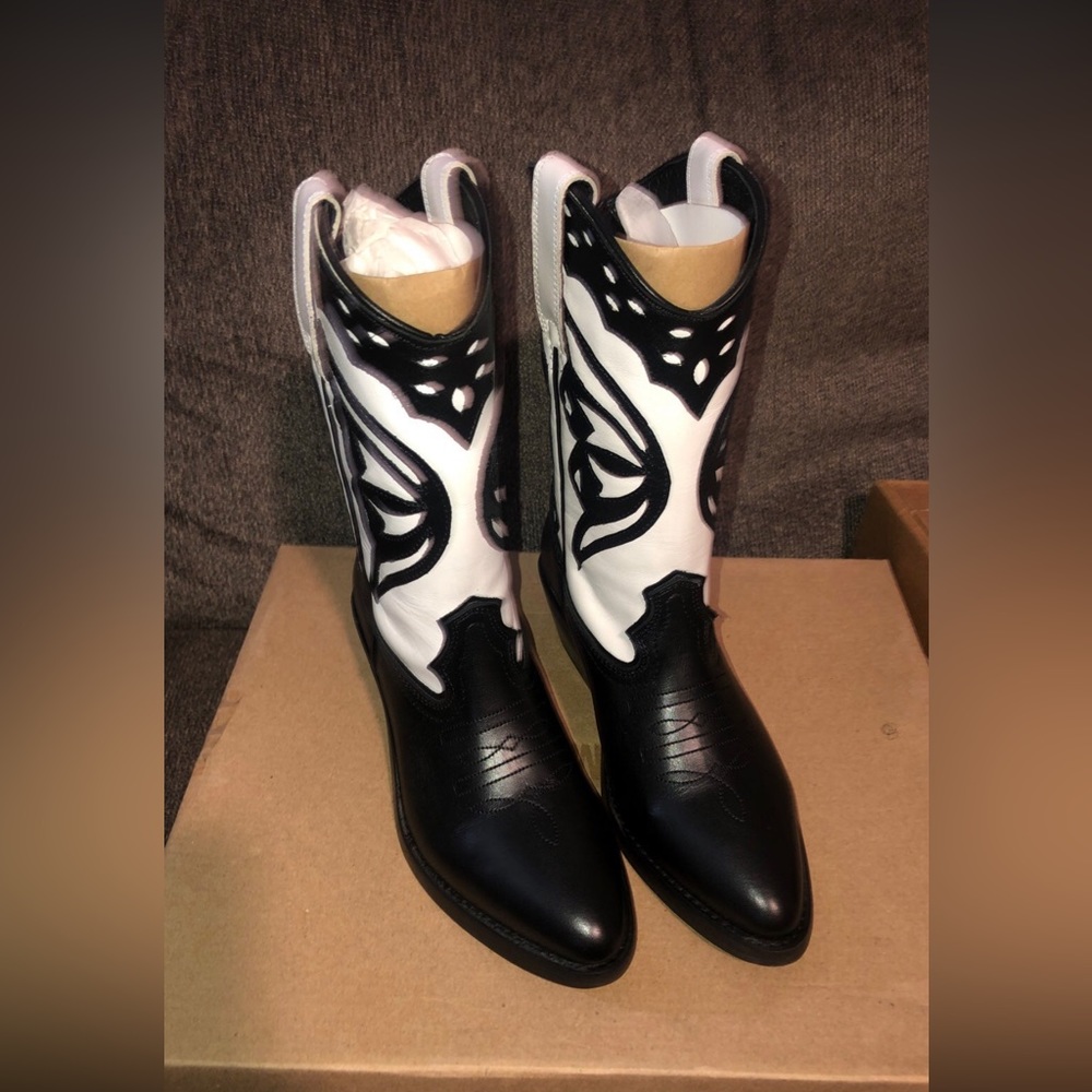 Women cowgirl boots